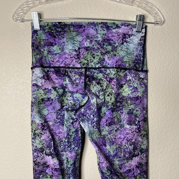 Lululemon Wunder Under high rise tight Nulux vivid vision size 8 eight EUC - Picture 5 of 7